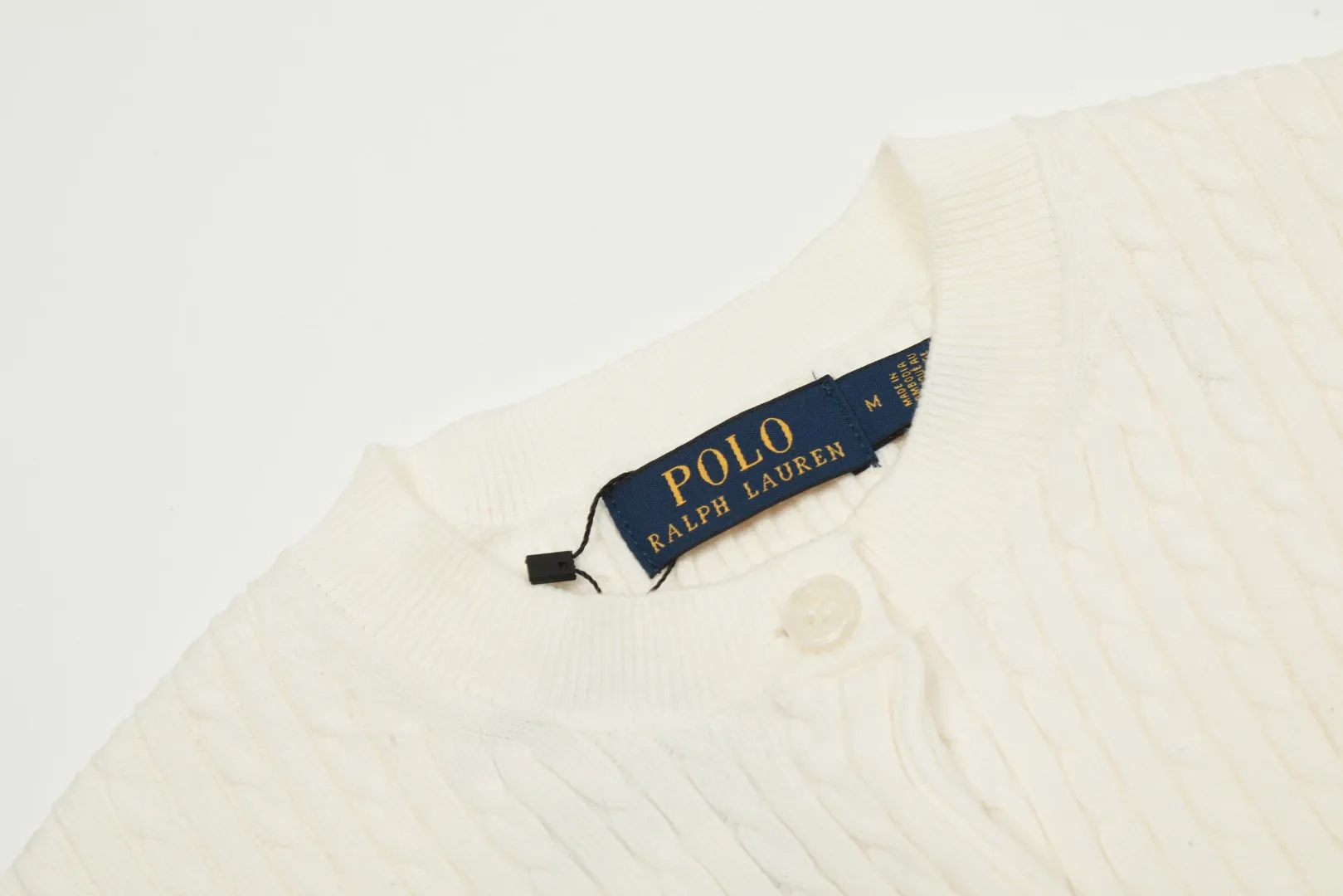🅿️210 "Top quality" Style number: DS005# (not off the shelves all year round) [Ralph Lauren round neck solid color pony embroidered logo knitted cardigan long sleeves] ✅Ralph Lauren classic basic versatile twist knitted cardigan long sleeves ✅Main supplier platform live broadcast Wholesale entities Replenish when out of stock Not off the shelves ✅ZP quality 1:1 version Scan the code to enter the GF website Counter quality ✅Details and quality are the only one in Guangzhou. Imported quality cotton yarn, focusing on high-end, cost-effective, good quality needless to say. ✅The same style as Zhao Lusi is really amazing, so sweet, so beautiful. This cardigan is really good-looking. Rose red and white label Big red and blue label